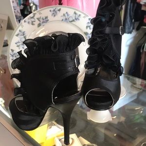 Wild Rose heels size 7.5